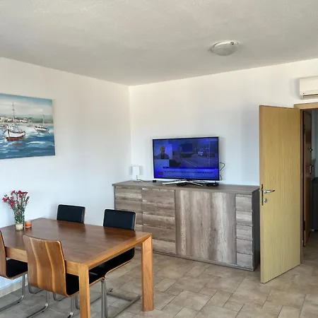 Ciovo アパート
